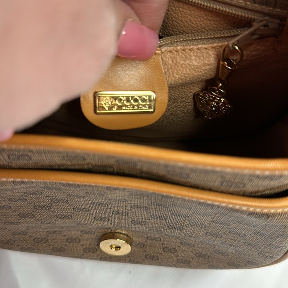 GUCCI Leather Crossbody ~EUC - Picture 11 of 17